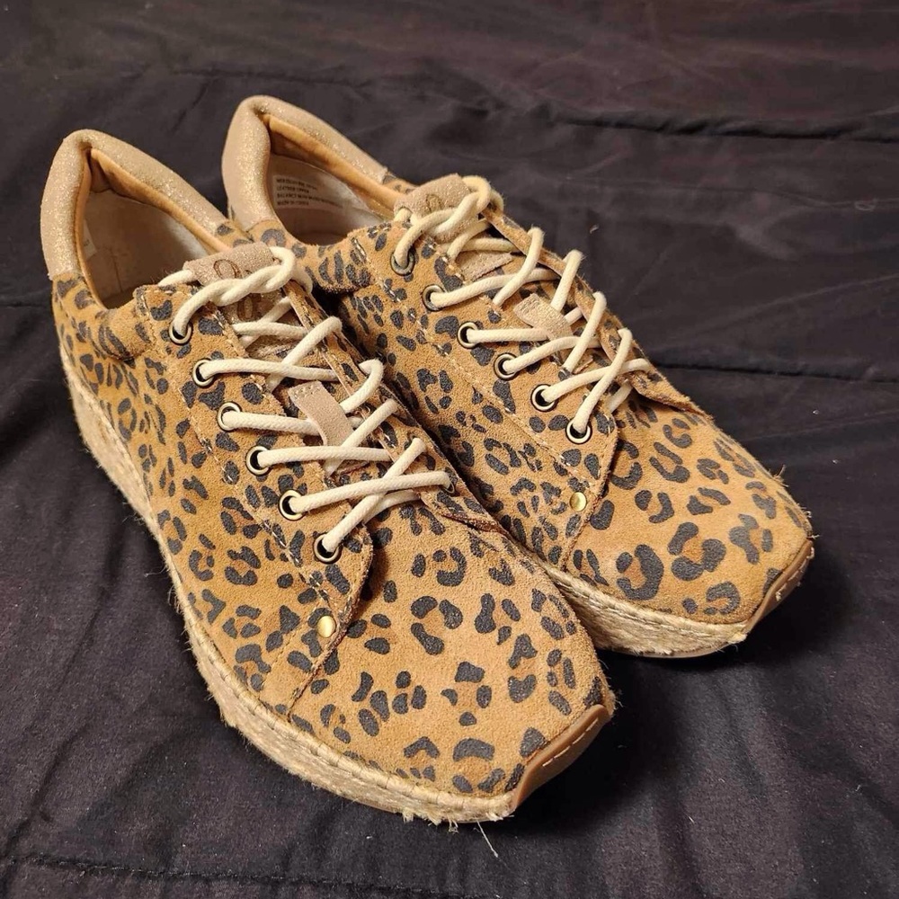 OTBT leopard print shoe size 8